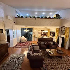 http://villa-monica.hotels-perugia.com